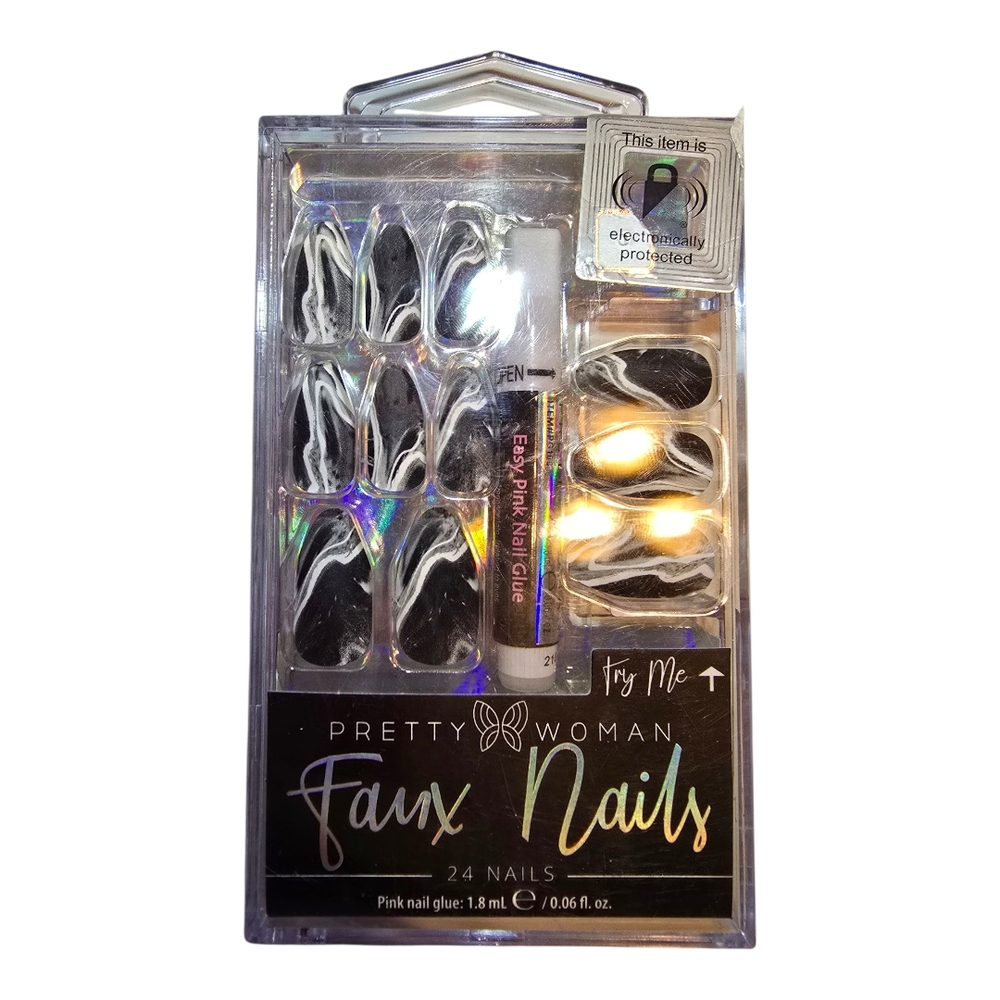 Pretty Woman *Read* Faux Nails Black White Swirl Medium Almond Glue-on.


******